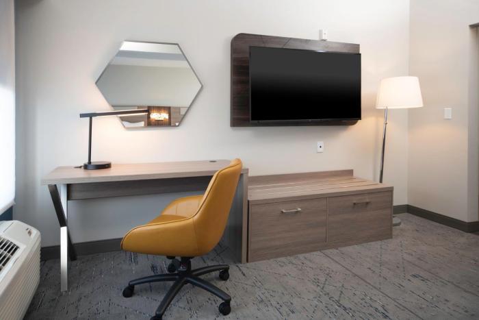 holiday inn express and suites indianapolis east by ihg
