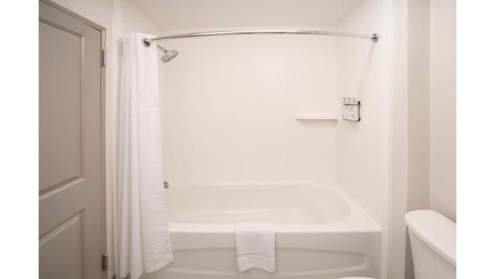 holiday inn express and suites indianapolis east by ihg