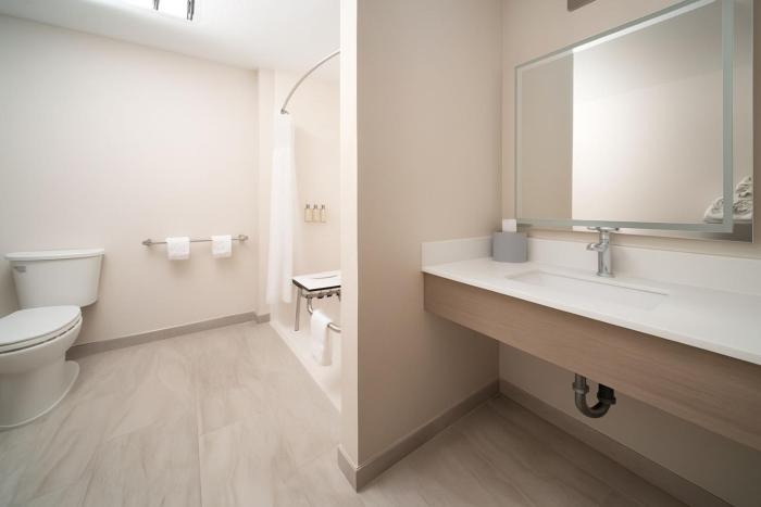 holiday inn express and suites indianapolis east by ihg