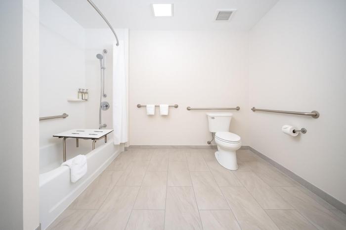 holiday inn express and suites indianapolis east by ihg
