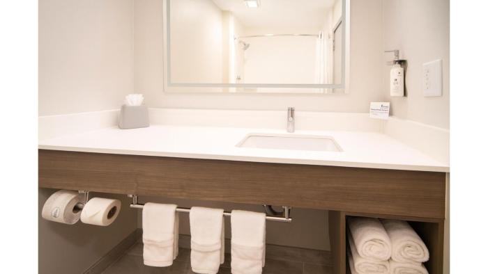 holiday inn express and suites indianapolis east by ihg