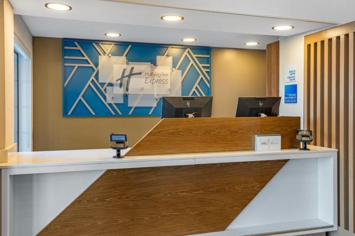 holiday inn express and suites indianapolis east by ihg