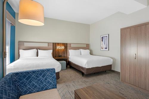 holiday inn express and suites indianapolis east by ihg