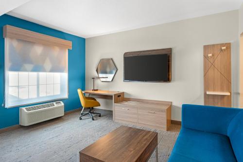 holiday inn express and suites indianapolis east by ihg