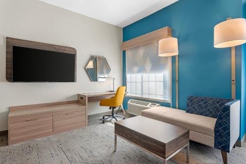 holiday inn express and suites indianapolis east by ihg