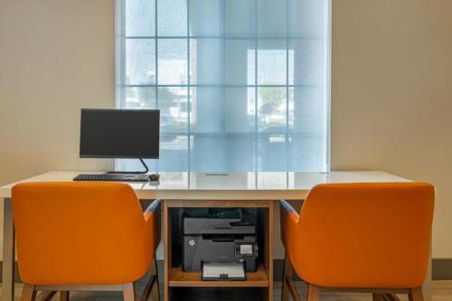 holiday inn express and suites indianapolis east by ihg