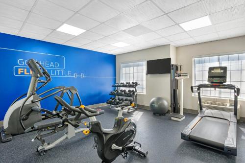 holiday inn express and suites indianapolis east by ihg