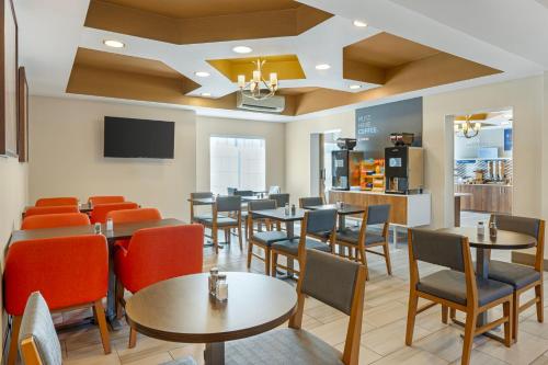 holiday inn express and suites indianapolis east by ihg