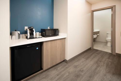 holiday inn express and suites indianapolis east by ihg