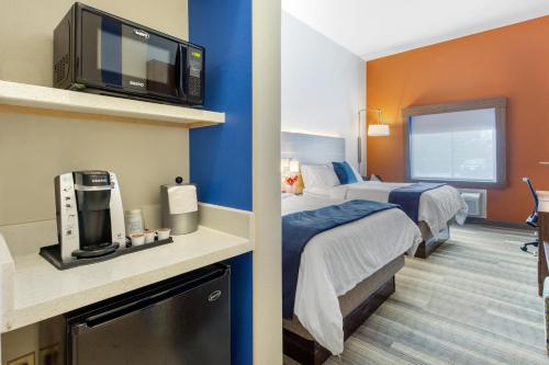 holiday inn express hotel and suites houston alvin by ihg