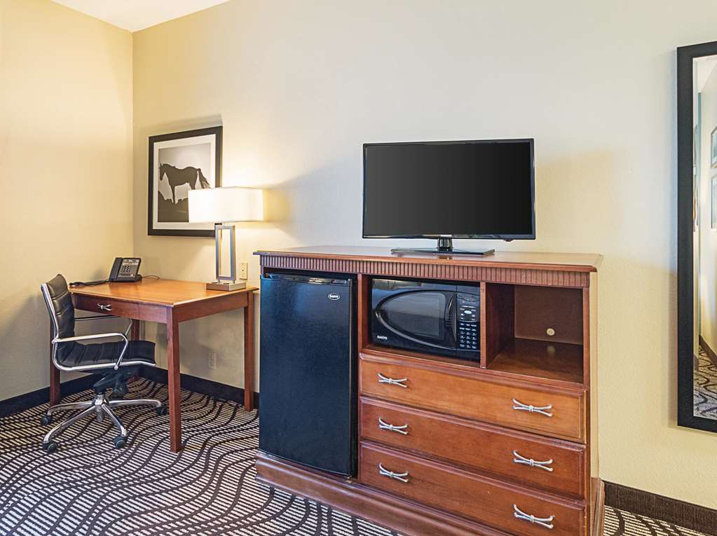mathis deluxe hospitality