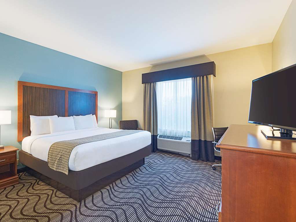 mathis deluxe hospitality