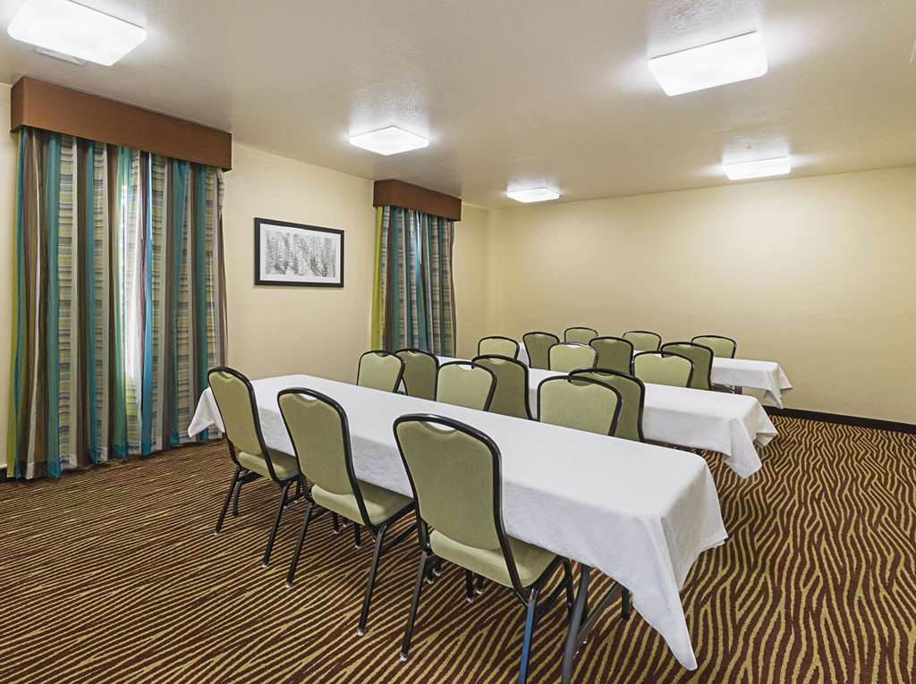 mathis deluxe hospitality