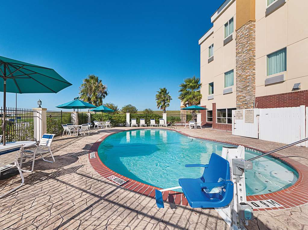 mathis deluxe hospitality