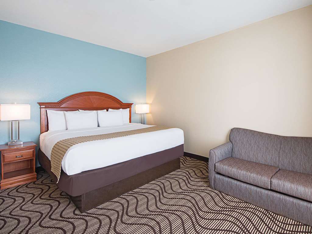 mathis deluxe hospitality