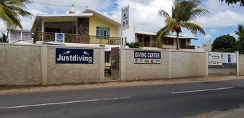 allamanda studios and apartments