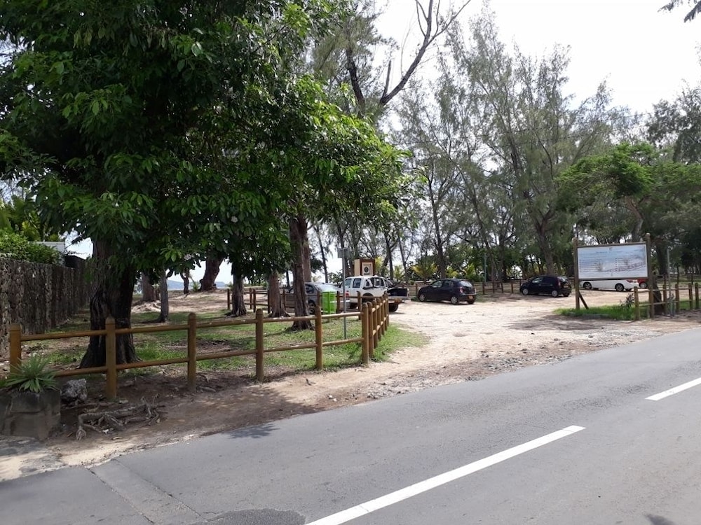 allamanda studios and apartments