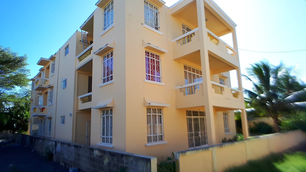 allamanda studios and apartments