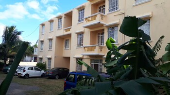 allamanda studios and apartments