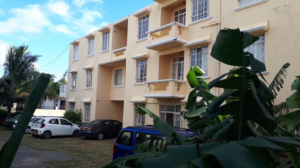 allamanda studios and apartments