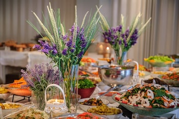 blue lagoon kosher hotel