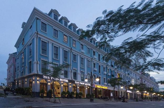 the twin hotel