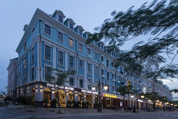 the twin hotel