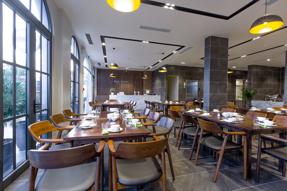 the twin hotel