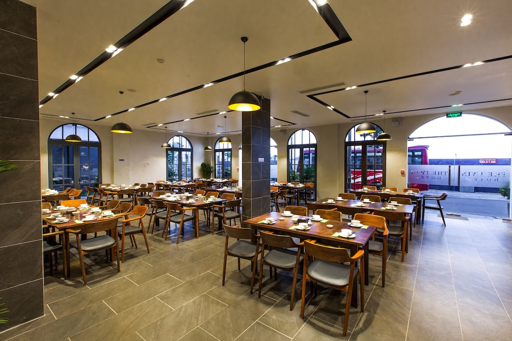 the twin hotel