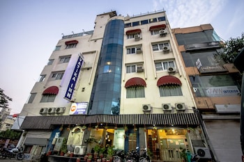 Vatika Inn Hotel,14 Rmv Gulab Bagh Road Udaipur Rajasthan 313001,4 star