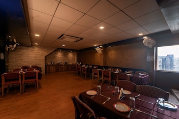 Vatika Inn Hotel,14 Rmv Gulab Bagh Road Udaipur Rajasthan 313001,4 star