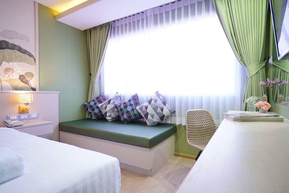 the qube fifty hotel