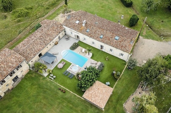 Le Domaine D'ardgalen,17 Chemin De Rolle 33240 Salignac,3 star