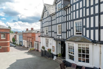 The Dragon Hotel,Montgomery>>Llandyssil,4 star