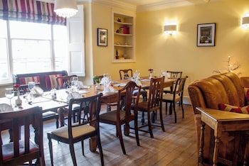 The Dragon Hotel,Montgomery>>Llandyssil,4 star