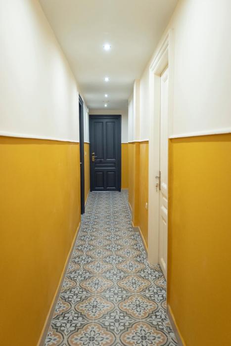 athens market portrait