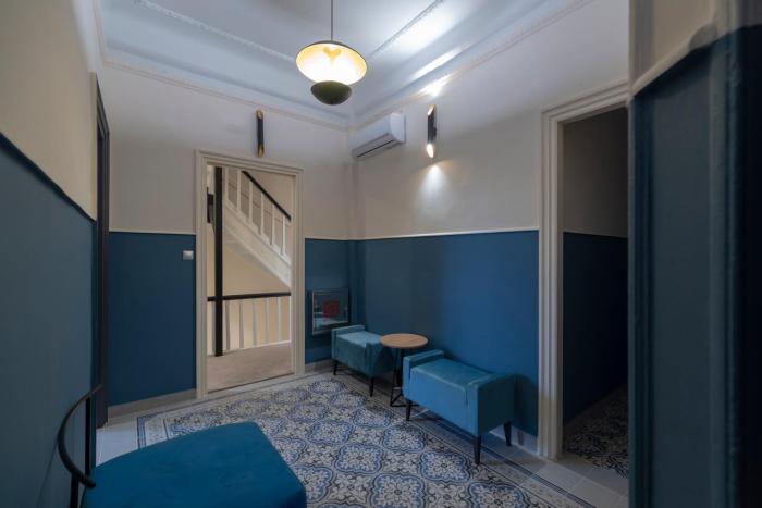 athens market portrait