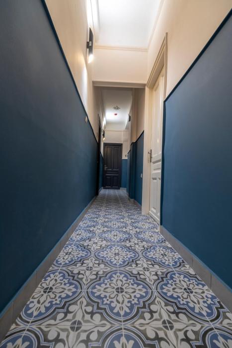 athens market portrait