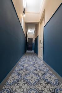 athens market portrait