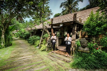 keramas sacred river village