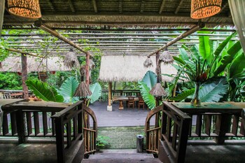 keramas sacred river village