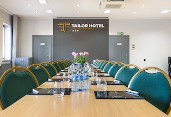 tailor hotel sport and conference