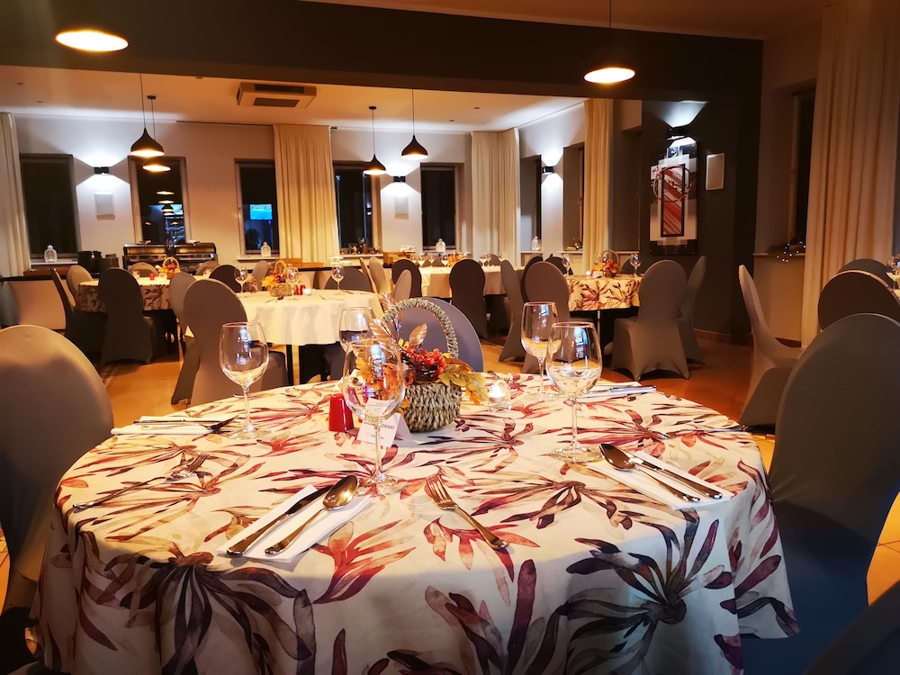 tailor hotel sport and conference