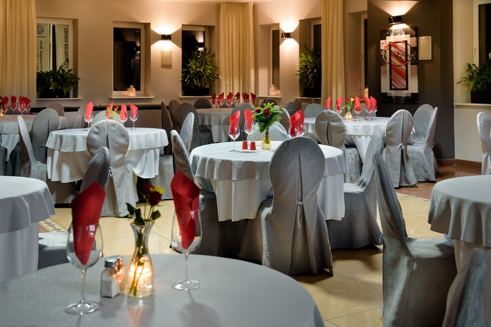 tailor hotel sport and conference