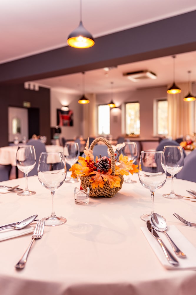 tailor hotel sport and conference