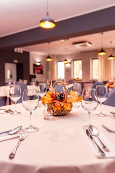 tailor hotel sport and conference