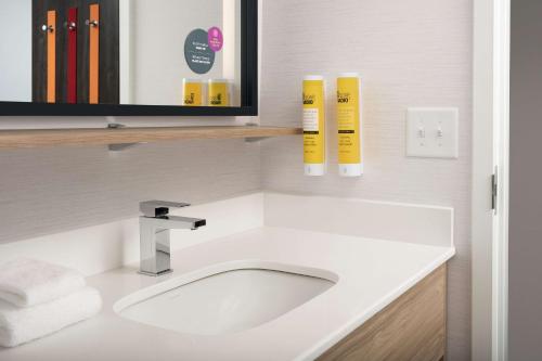 tru by hilton charlotte airport lake pointe