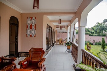 ezra boutique villa