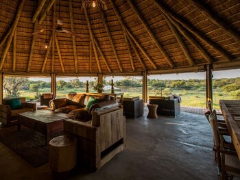 Lookout Safari Lodge,101 Klipdrift Dinokeng Game Reserve Tshwane Metro Gauteng Hammanskraal 0407,0 star