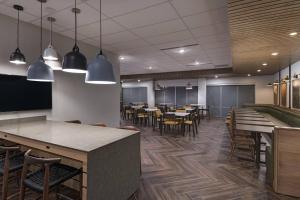 fairfield inn and suites by marriott st louis downtown